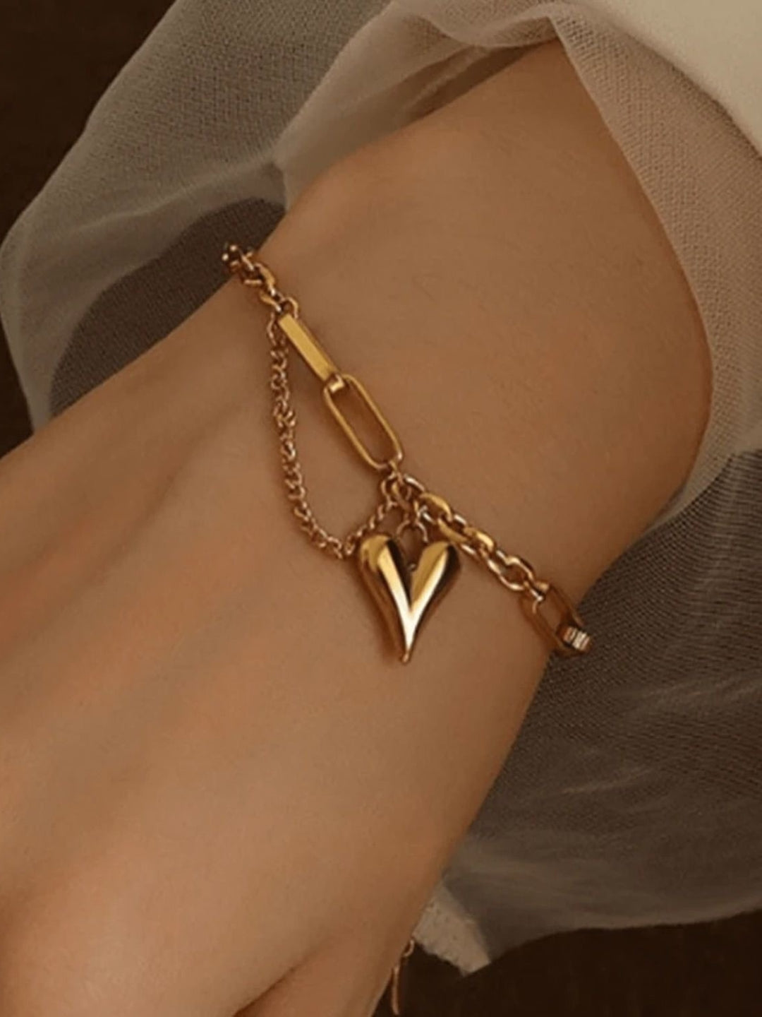 Heart Charm Linked Chain Bracelet – 18K Gold, Adjustable & Anti-Tarnish