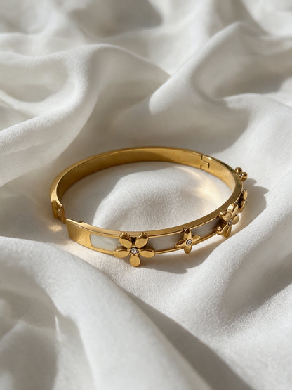 Fiorella Mother-of-Pearl Flower  Bracelet