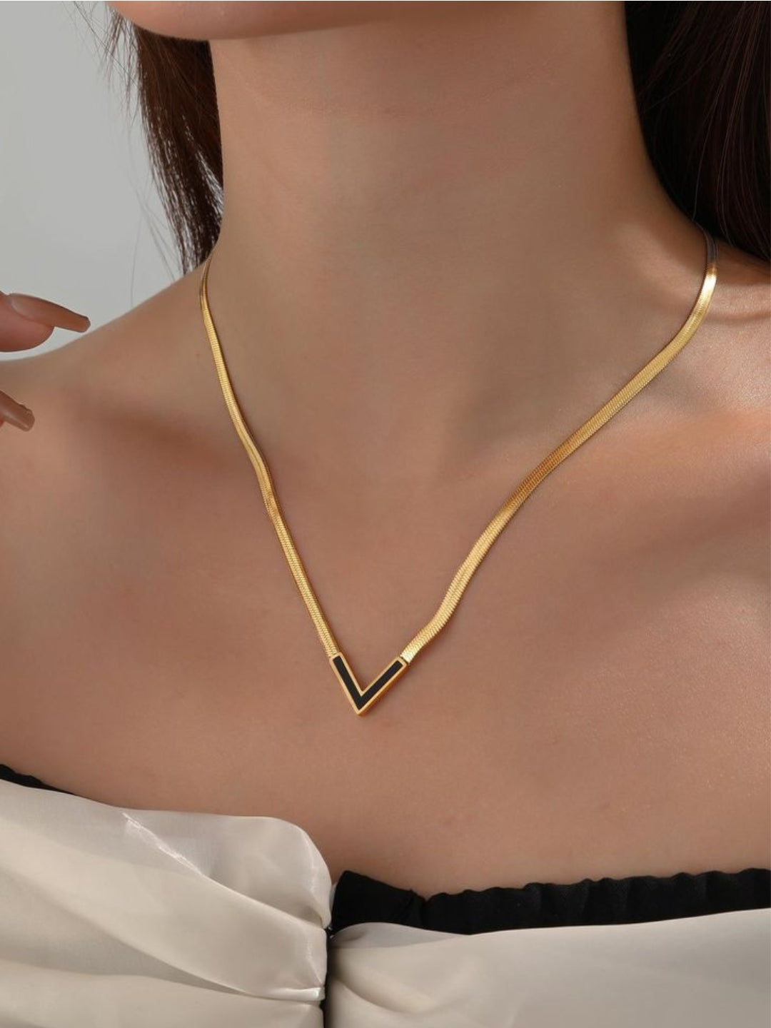 Black V Neckpiece – 18K Gold Plated Black Onyx Necklace (Anti-Tarnish)