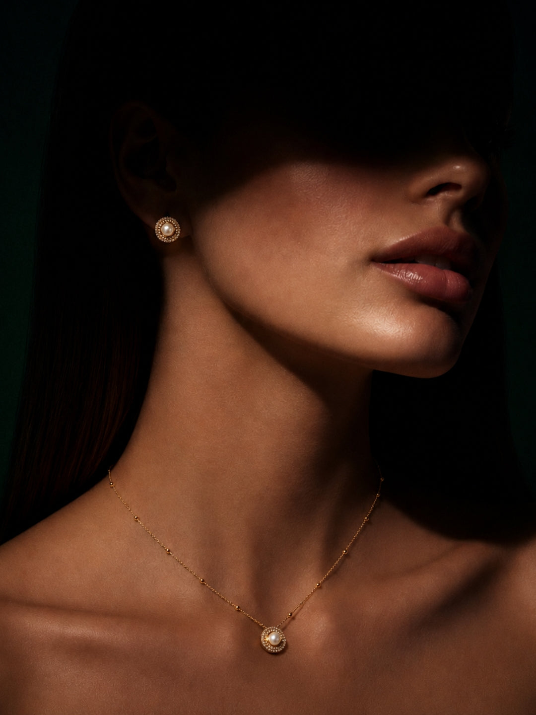 Perlina Pearl Medallion Necklace & Stud Earring Set, 18K Gold-Plated