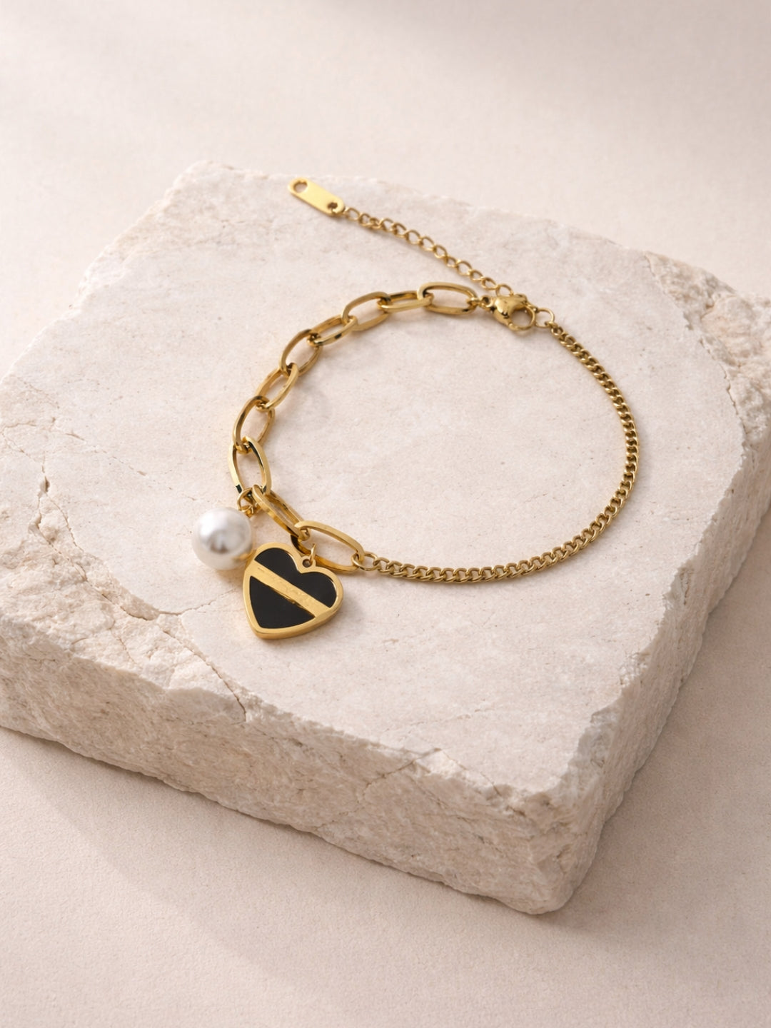 Black Heart Pearl Charm Bracelet – 18K Gold Plated Stainless Steel