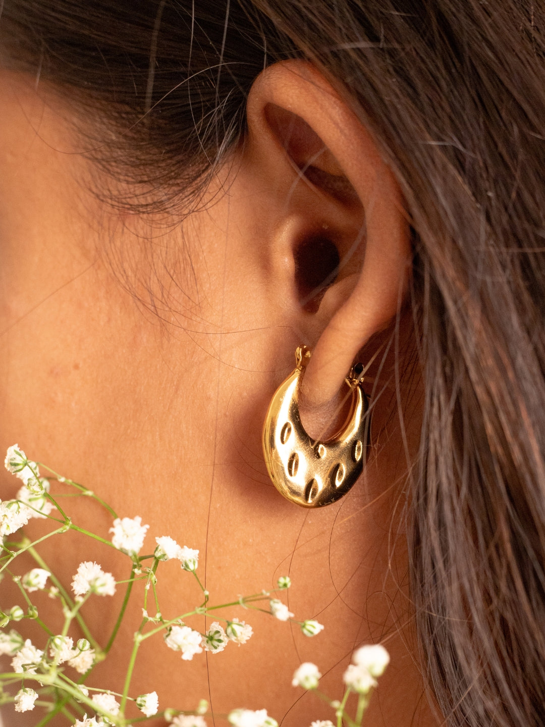 Handbeaten U-Shaped Gold Hoop Earrings – Stainless Steel, Lightweight, 3 cm