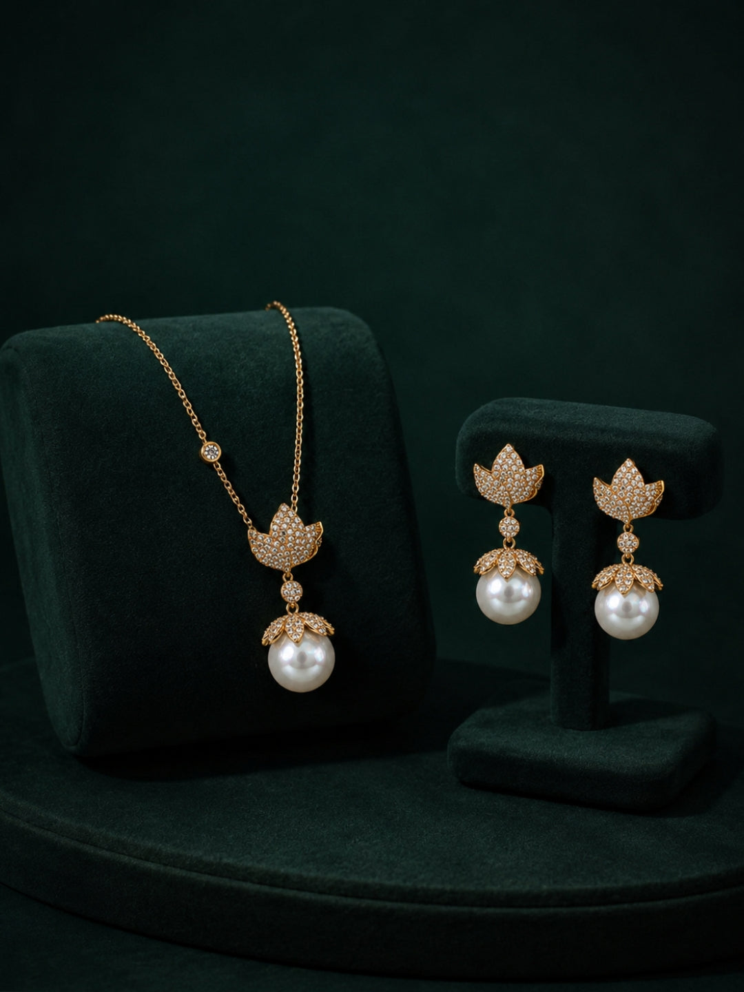 Ninfea Pearl Necklace & Earrings Set