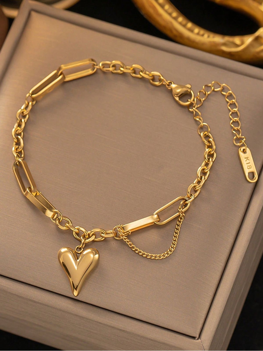 Heart Charm Linked Chain Bracelet – 18K Gold, Adjustable & Anti-Tarnish