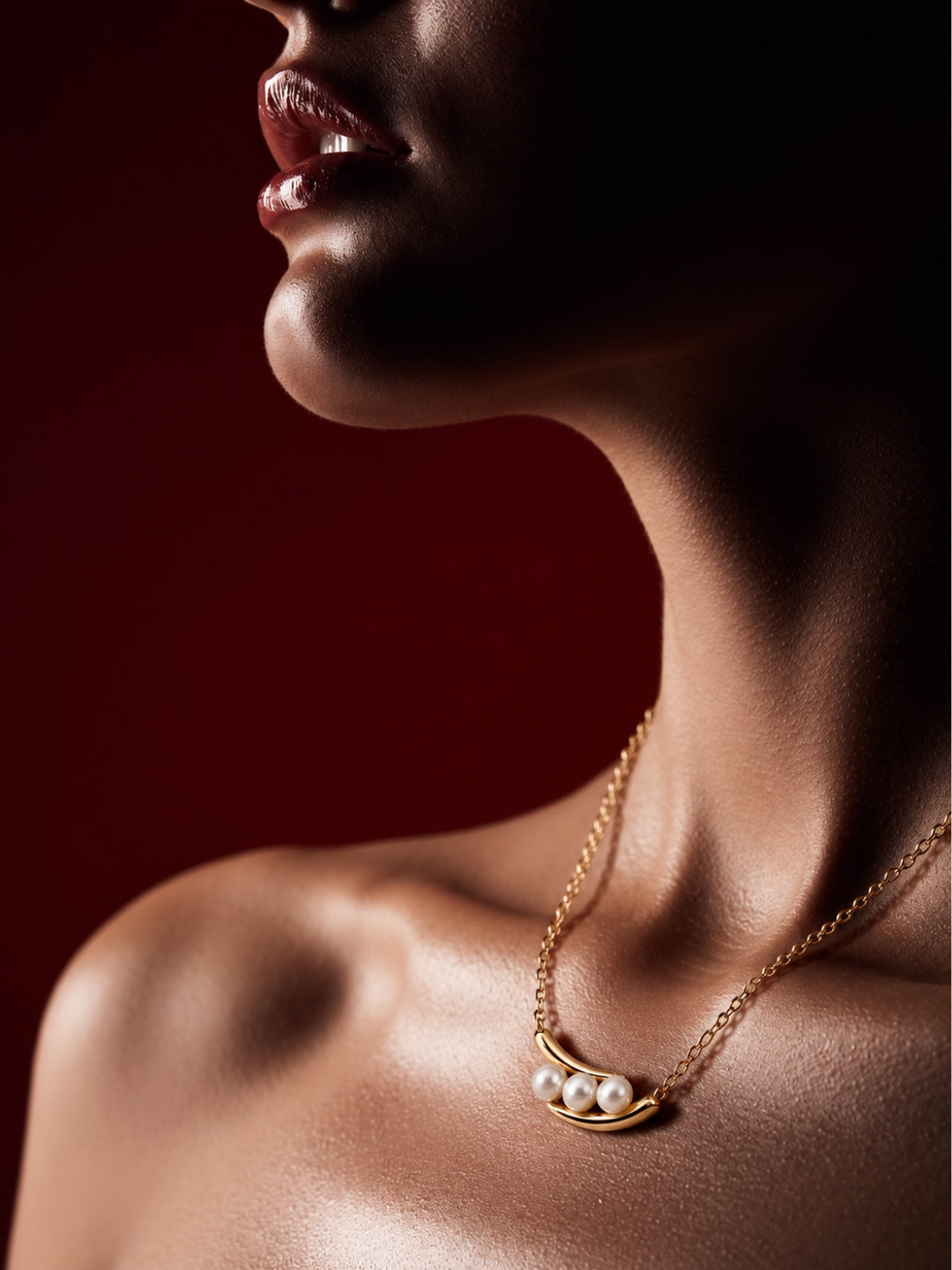 Perla Trio Pearl Pod Pendant Necklace