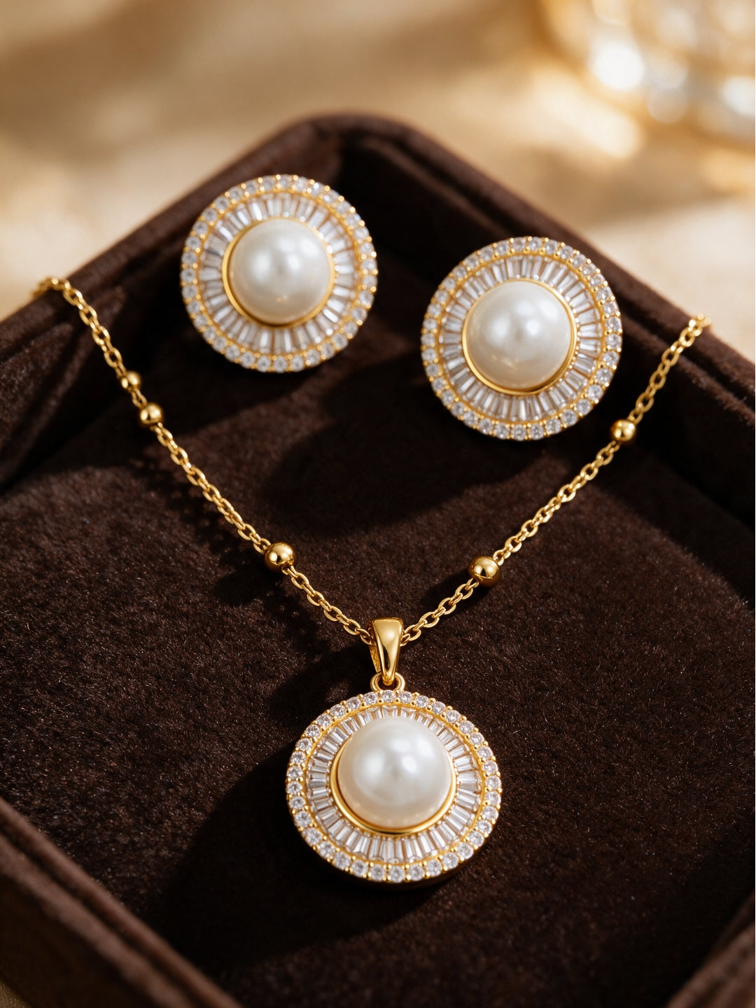 Perlina Pearl Medallion Necklace & Stud Earring Set, 18K Gold-Plated