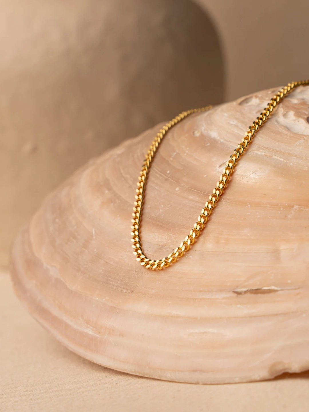 Cuban Style Slim Gold Chain – 18K Gold Plated Everyday Necklace