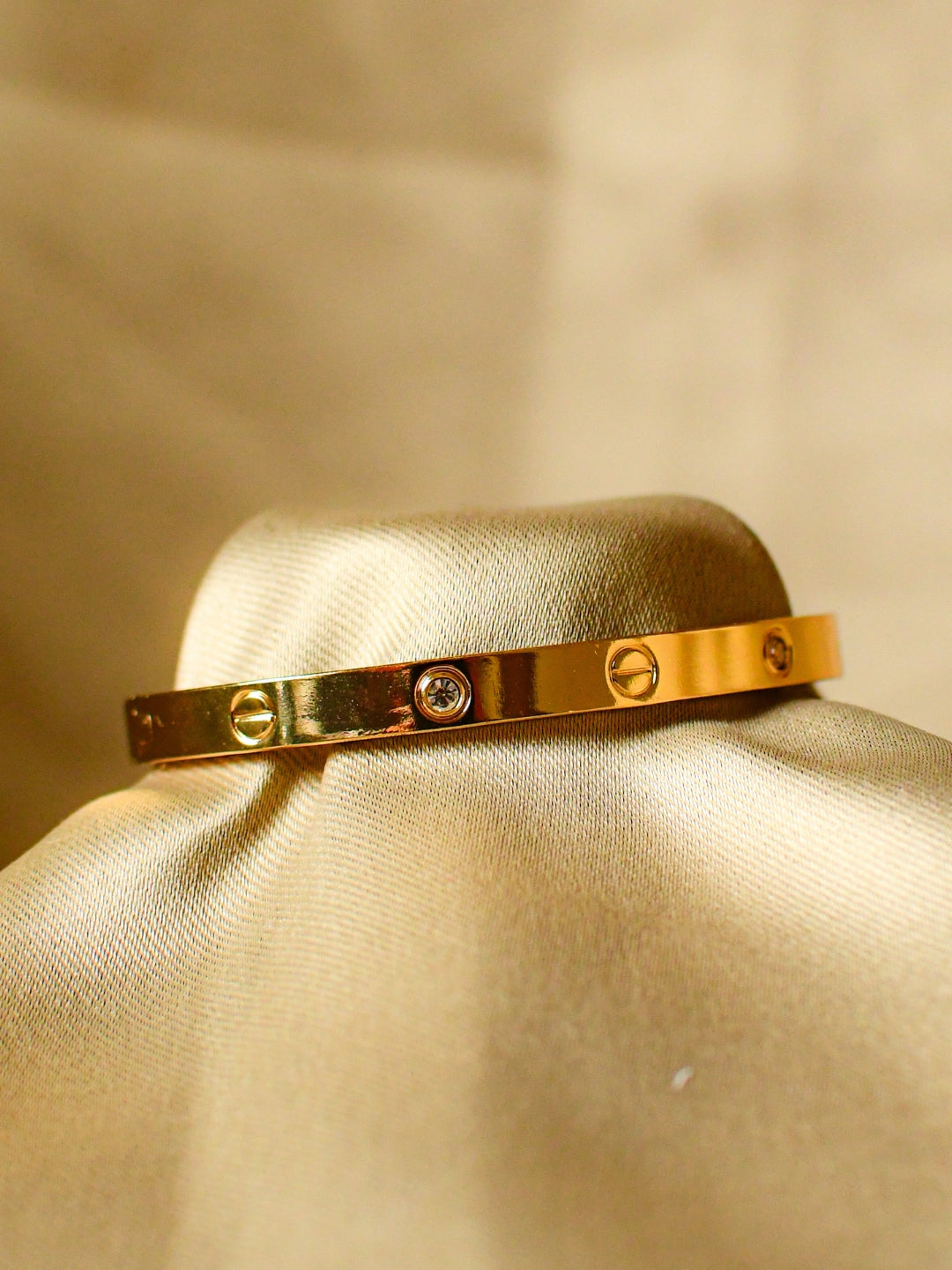 Classic Gold Lock Bangle – Designer-Inspired Statement Bracelet