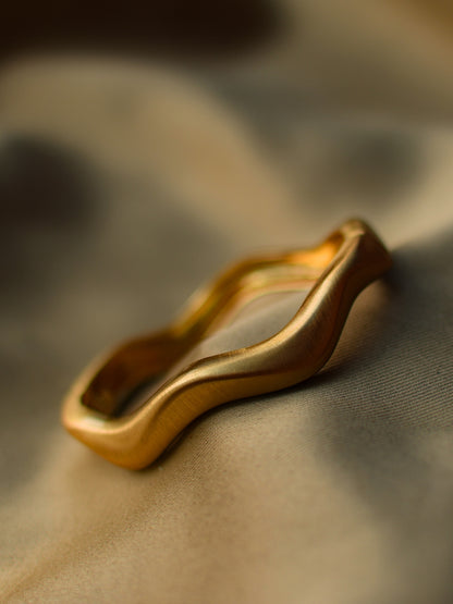 Sculpted Wave Bracelet – Matte 18K Gold Statement
