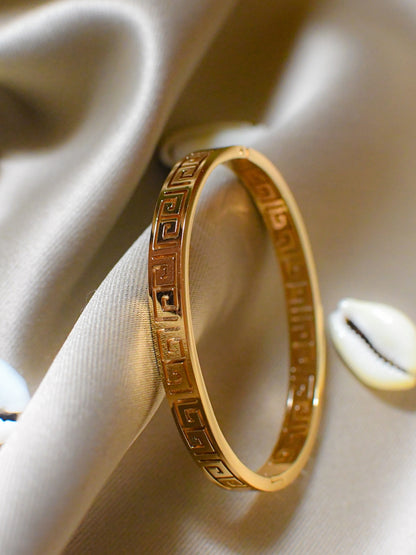Mini Luxe 18K Gold Bracelet – Skin Friendly & Water Resistant