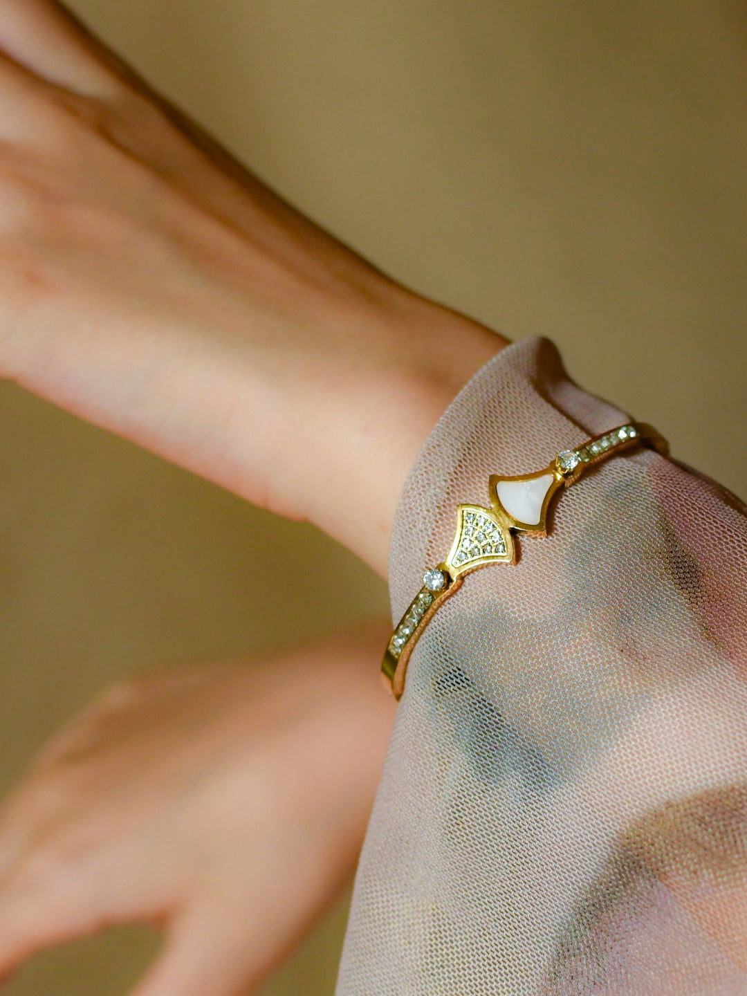 Skin-Friendly 18K Gold Bracelet | MOP & CZ | Ideal for Small Wrists