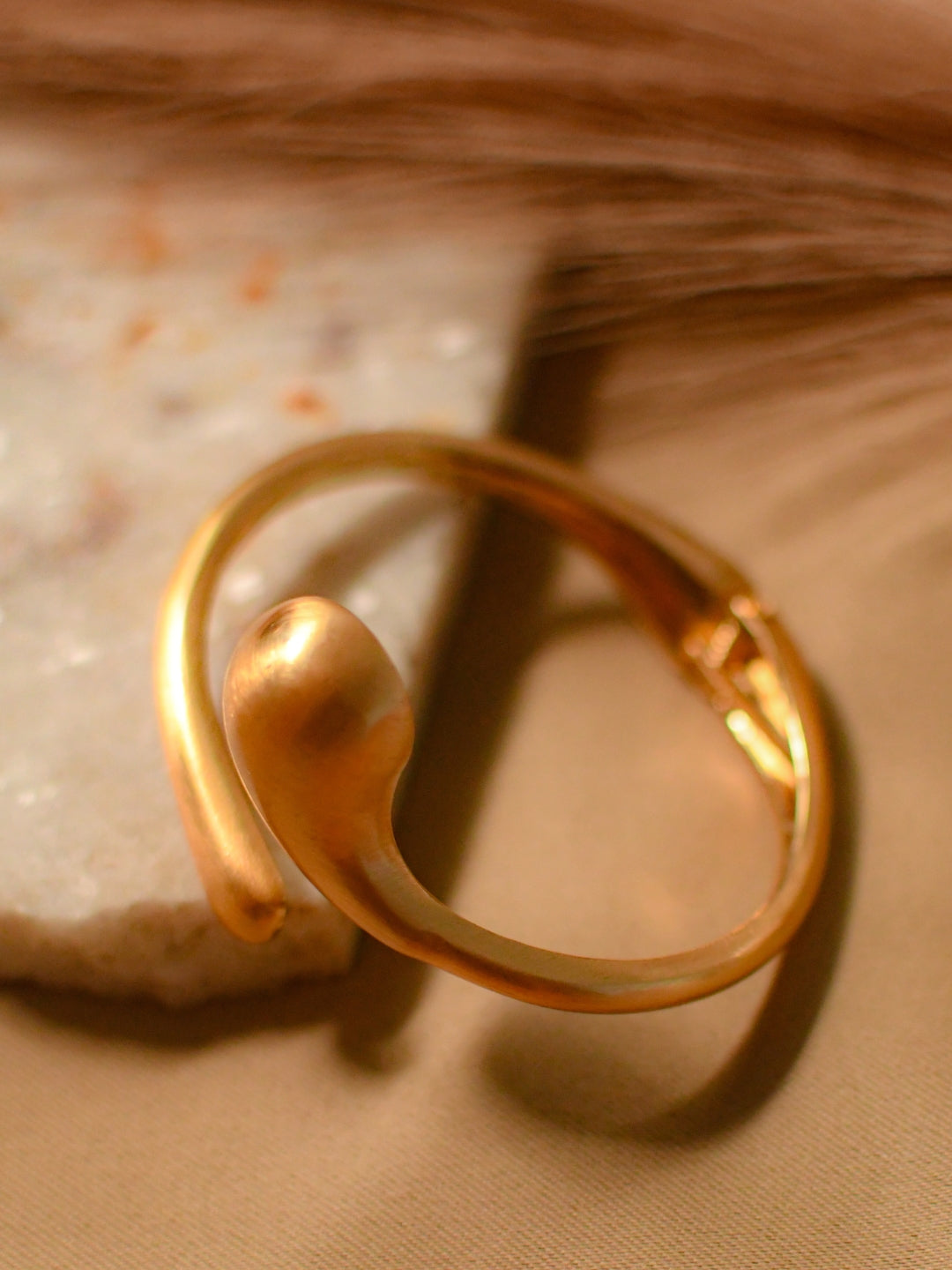 Modern Open Cuff in 18K Matte Gold – Luxe & Skin Friendly