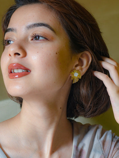 Aesthetic Moonstone Stud Earrings – 18K Gold, Anti-Tarnish