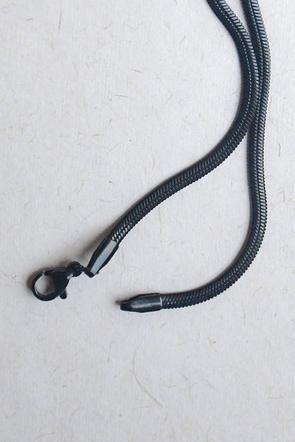 Men’s Sleek Black Chain – Water & Sweat Resistant