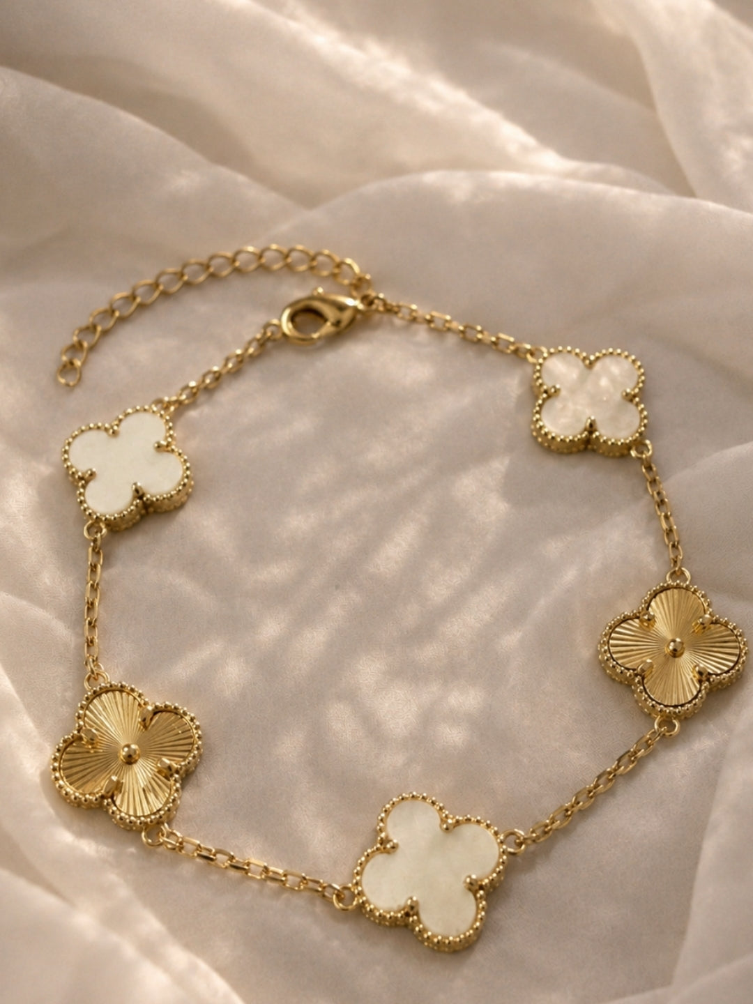 Éternité Blanc Quatrefoil Bracelet, 18K Gold-Plated - MOP