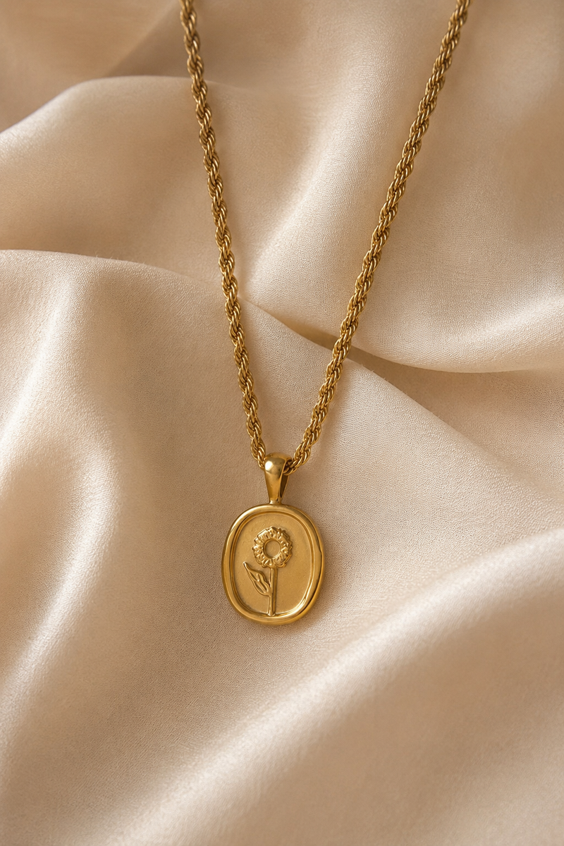 Rose Twist Chain Necklace – 18K Gold Anti Tarnish